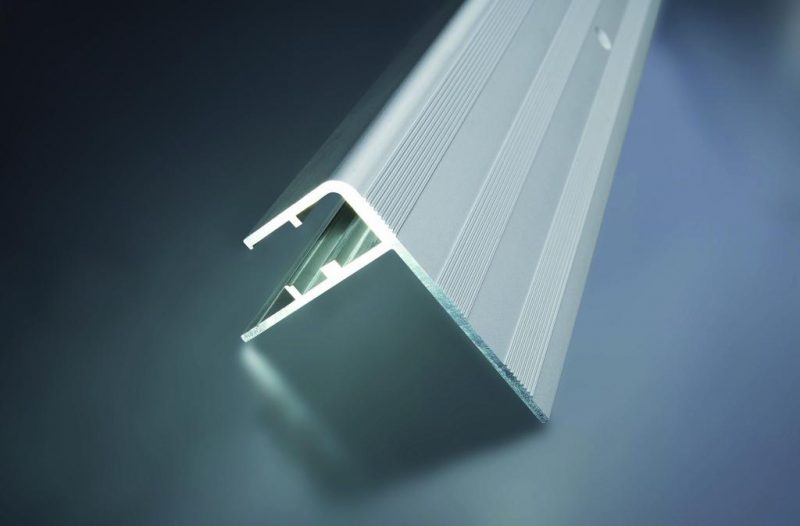 Schodový profil vŕtaný pre LED osvetlenie 60x45 mm